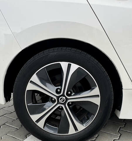 Белый Ниссан Лиф, объемом двигателя 0 л и пробегом 80 тыс. км за 13500 $, фото 6 на Automoto.ua