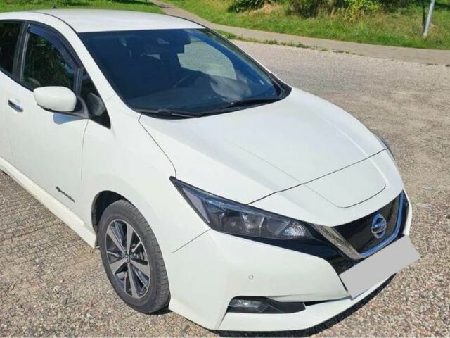 Белый Ниссан Лиф, объемом двигателя 0 л и пробегом 113 тыс. км за 7700 $, фото 2 на Automoto.ua