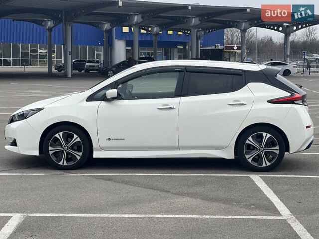 Білий Ніссан Ліф, об'ємом двигуна 0 л та пробігом 147 тис. км за 11500 $, фото 5 на Automoto.ua