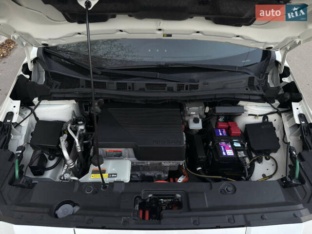 Белый Ниссан Лиф, объемом двигателя 0 л и пробегом 97 тыс. км за 12999 $, фото 25 на Automoto.ua