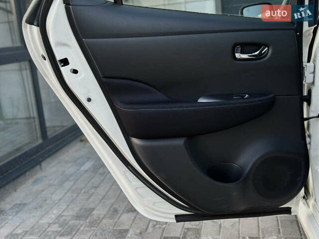 Белый Ниссан Лиф, объемом двигателя 0 л и пробегом 35 тыс. км за 12700 $, фото 39 на Automoto.ua