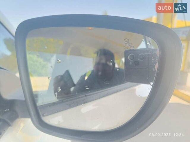 Білий Ніссан Ліф, об'ємом двигуна 0 л та пробігом 50 тис. км за 13500 $, фото 18 на Automoto.ua