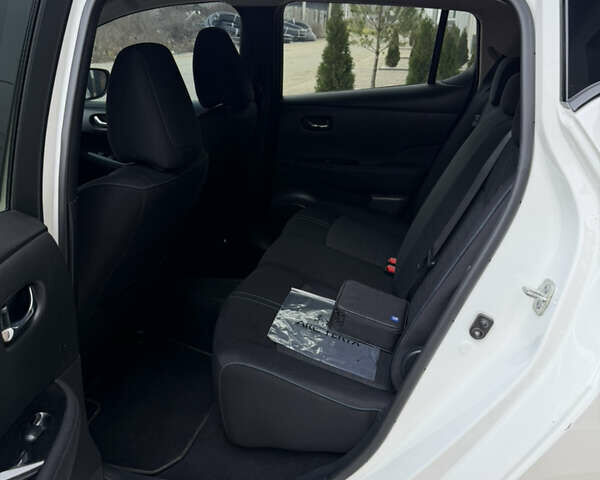 Білий Ніссан Ліф, об'ємом двигуна 0 л та пробігом 105 тис. км за 15100 $, фото 23 на Automoto.ua