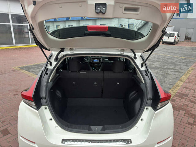 Белый Ниссан Лиф, объемом двигателя 0 л и пробегом 30 тыс. км за 15300 $, фото 34 на Automoto.ua