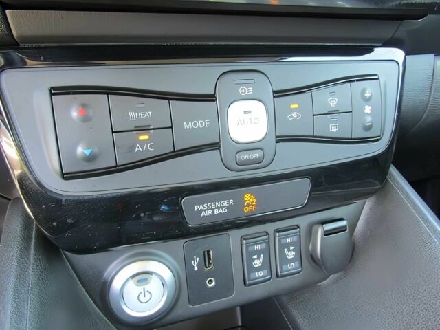 Білий Ніссан Ліф, об'ємом двигуна 0 л та пробігом 39 тис. км за 10500 $, фото 10 на Automoto.ua