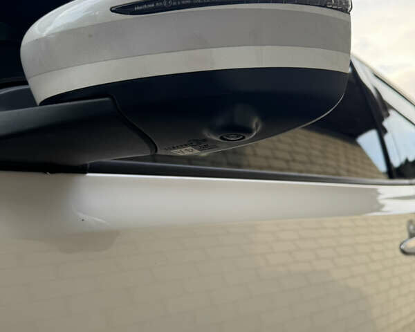 Белый Ниссан Лиф, объемом двигателя 0 л и пробегом 47 тыс. км за 17000 $, фото 5 на Automoto.ua