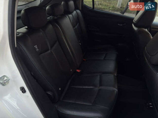 Белый Ниссан Лиф, объемом двигателя 0 л и пробегом 97 тыс. км за 12999 $, фото 22 на Automoto.ua