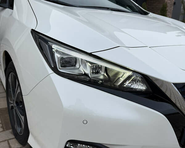 Білий Ніссан Ліф, об'ємом двигуна 0 л та пробігом 105 тис. км за 15100 $, фото 5 на Automoto.ua