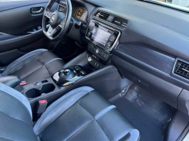 Белый Ниссан Лиф, объемом двигателя 0 л и пробегом 44 тыс. км за 9500 $, фото 7 на Automoto.ua