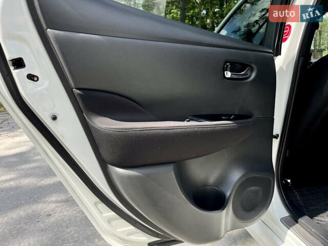 Білий Ніссан Ліф, об'ємом двигуна 0 л та пробігом 22 тис. км за 15000 $, фото 22 на Automoto.ua