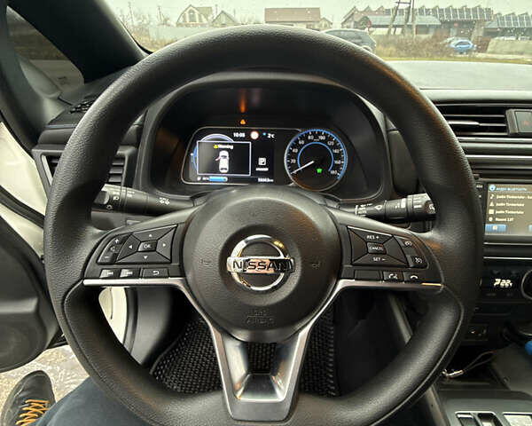 Белый Ниссан Лиф, объемом двигателя 0 л и пробегом 58 тыс. км за 13500 $, фото 25 на Automoto.ua