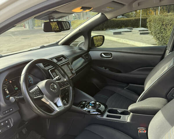 Белый Ниссан Лиф, объемом двигателя 0 л и пробегом 149 тыс. км за 15500 $, фото 24 на Automoto.ua