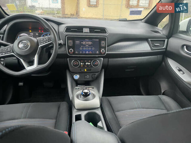 Белый Ниссан Лиф, объемом двигателя 0 л и пробегом 135 тыс. км за 12700 $, фото 8 на Automoto.ua