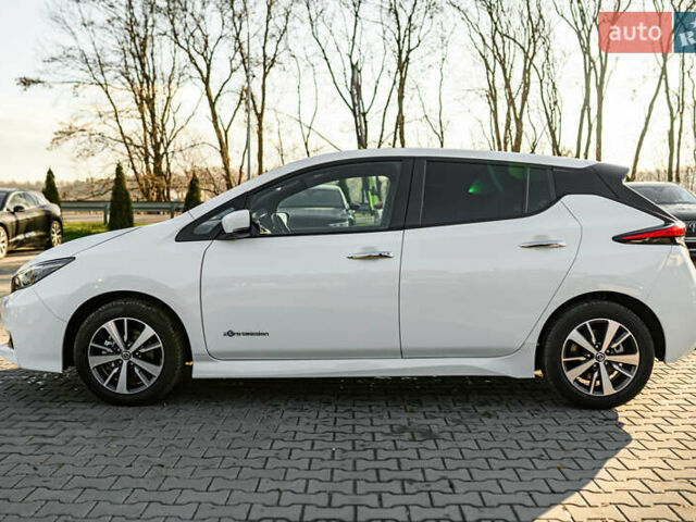 Белый Ниссан Лиф, объемом двигателя 0 л и пробегом 49 тыс. км за 13750 $, фото 12 на Automoto.ua