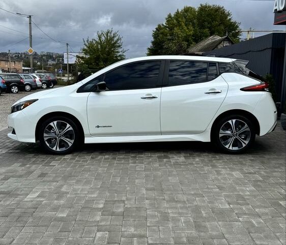 Білий Ніссан Ліф, об'ємом двигуна 0 л та пробігом 75 тис. км за 15700 $, фото 7 на Automoto.ua