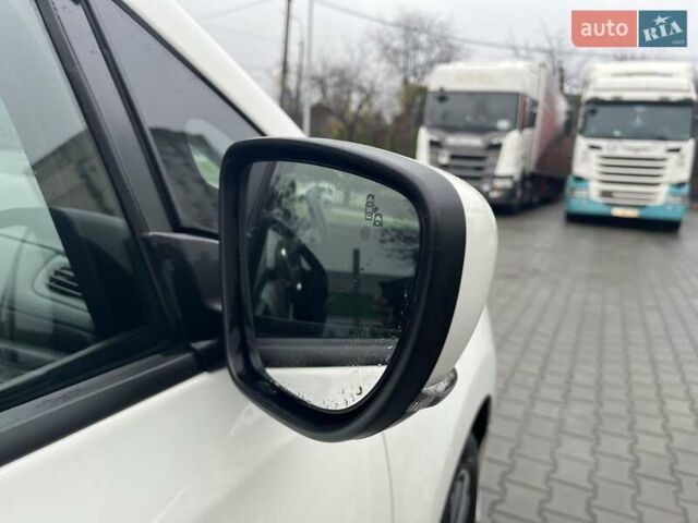 Белый Ниссан Лиф, объемом двигателя 0 л и пробегом 108 тыс. км за 11200 $, фото 7 на Automoto.ua