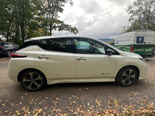 Білий Ніссан Ліф, об'ємом двигуна 0 л та пробігом 91 тис. км за 13000 $, фото 3 на Automoto.ua