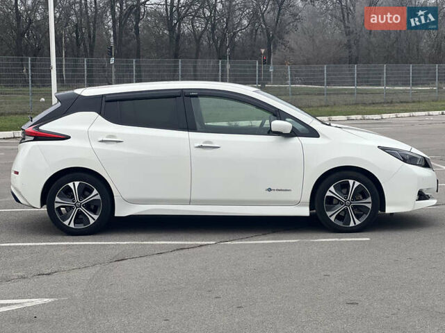 Білий Ніссан Ліф, об'ємом двигуна 0 л та пробігом 147 тис. км за 11700 $, фото 3 на Automoto.ua