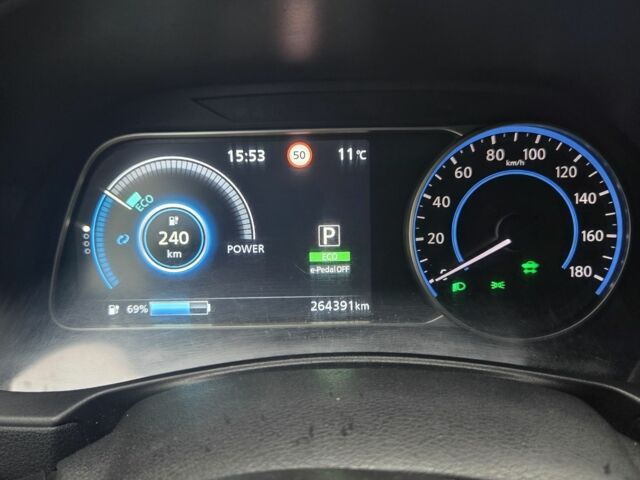 Белый Ниссан Лиф, объемом двигателя 0 л и пробегом 265 тыс. км за 14000 $, фото 6 на Automoto.ua