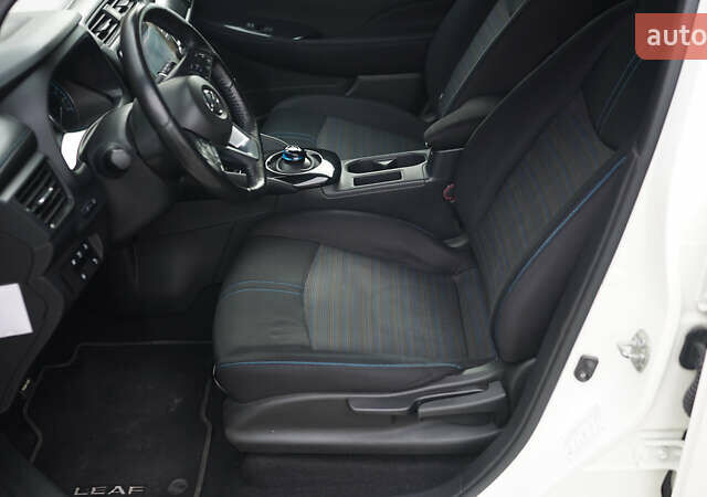 Белый Ниссан Лиф, объемом двигателя 0 л и пробегом 106 тыс. км за 16500 $, фото 13 на Automoto.ua