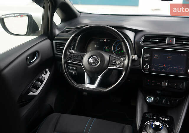 Белый Ниссан Лиф, объемом двигателя 0 л и пробегом 106 тыс. км за 16500 $, фото 30 на Automoto.ua