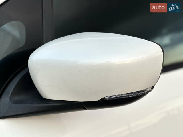 Белый Ниссан Лиф, объемом двигателя 0 л и пробегом 35 тыс. км за 12700 $, фото 16 на Automoto.ua