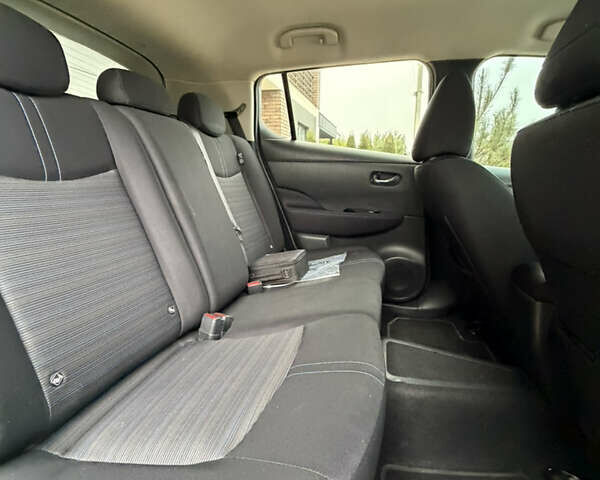 Білий Ніссан Ліф, об'ємом двигуна 0 л та пробігом 105 тис. км за 15100 $, фото 21 на Automoto.ua