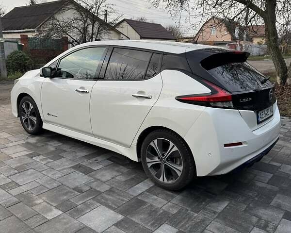 Белый Ниссан Лиф, объемом двигателя 0 л и пробегом 123 тыс. км за 15300 $, фото 3 на Automoto.ua