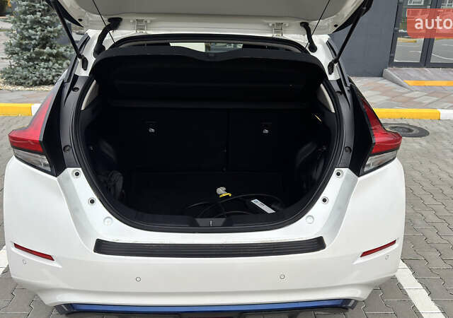 Белый Ниссан Лиф, объемом двигателя 0 л и пробегом 80 тыс. км за 13500 $, фото 34 на Automoto.ua