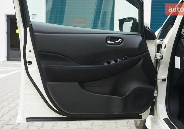 Белый Ниссан Лиф, объемом двигателя 0 л и пробегом 106 тыс. км за 16500 $, фото 15 на Automoto.ua