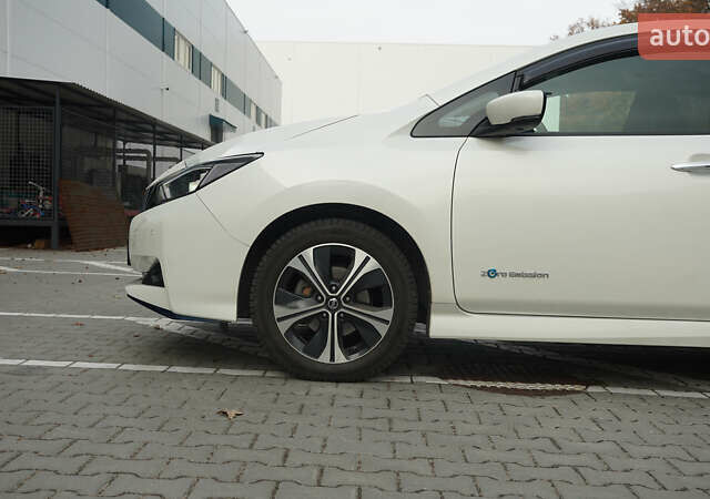 Белый Ниссан Лиф, объемом двигателя 0 л и пробегом 106 тыс. км за 16500 $, фото 11 на Automoto.ua