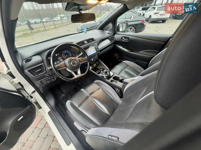 Белый Ниссан Лиф, объемом двигателя 0 л и пробегом 120 тыс. км за 12500 $, фото 41 на Automoto.ua