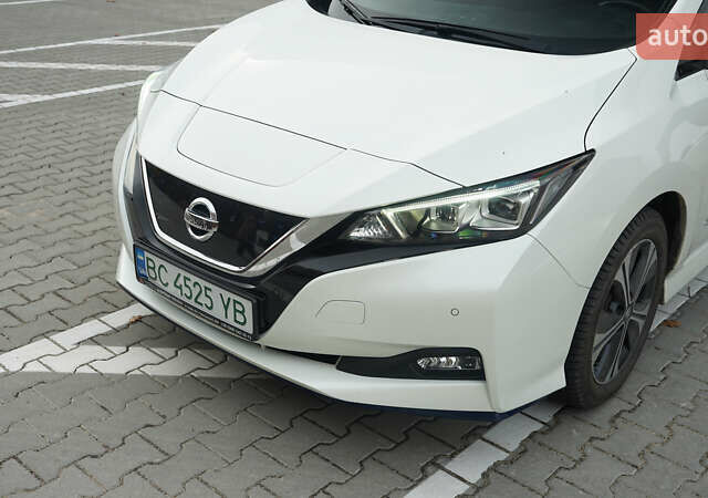 Белый Ниссан Лиф, объемом двигателя 0 л и пробегом 106 тыс. км за 16500 $, фото 5 на Automoto.ua