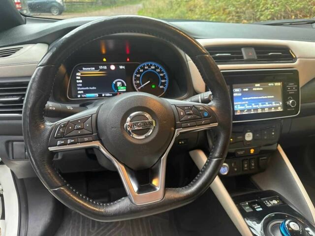 Білий Ніссан Ліф, об'ємом двигуна 0 л та пробігом 91 тис. км за 13000 $, фото 8 на Automoto.ua