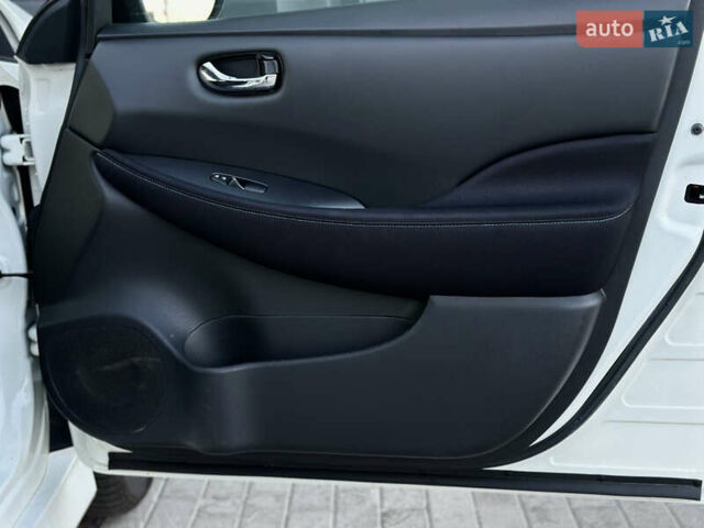 Белый Ниссан Лиф, объемом двигателя 0 л и пробегом 35 тыс. км за 12700 $, фото 49 на Automoto.ua