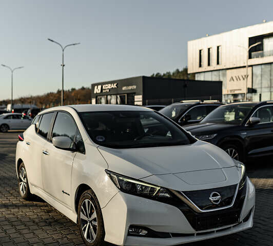 Белый Ниссан Лиф, объемом двигателя 0 л и пробегом 49 тыс. км за 13750 $, фото 6 на Automoto.ua