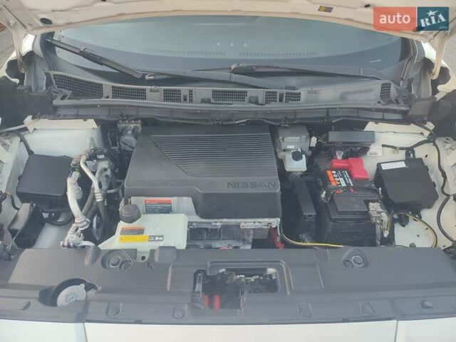 Белый Ниссан Лиф, объемом двигателя 0 л и пробегом 108 тыс. км за 11200 $, фото 14 на Automoto.ua