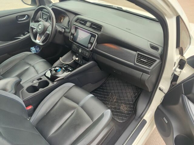 Білий Ніссан Ліф, об'ємом двигуна 0 л та пробігом 143 тис. км за 15400 $, фото 23 на Automoto.ua