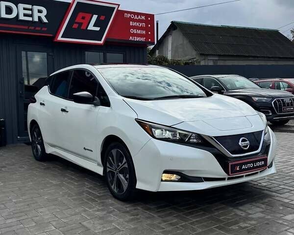 Белый Ниссан Лиф, объемом двигателя 0 л и пробегом 75 тыс. км за 15700 $, фото 6 на Automoto.ua