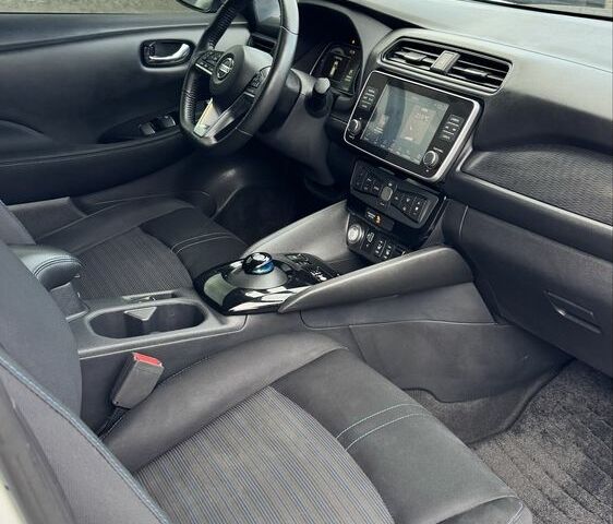 Білий Ніссан Ліф, об'ємом двигуна 0 л та пробігом 75 тис. км за 15700 $, фото 16 на Automoto.ua