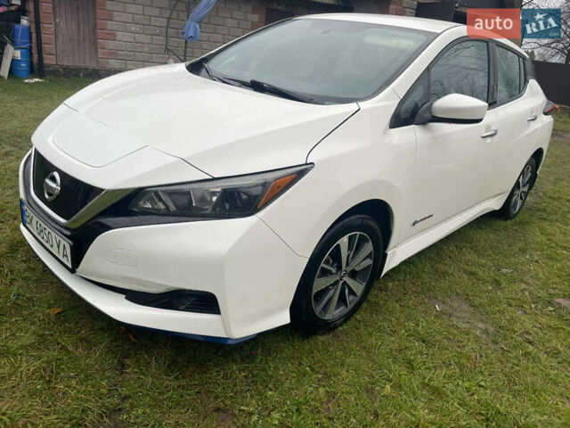 Белый Ниссан Лиф, объемом двигателя 0 л и пробегом 135 тыс. км за 12700 $, фото 1 на Automoto.ua