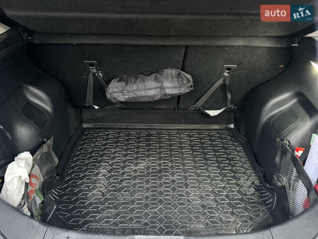 Белый Ниссан Лиф, объемом двигателя 0 л и пробегом 65 тыс. км за 13200 $, фото 24 на Automoto.ua