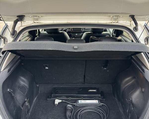 Белый Ниссан Лиф, объемом двигателя 0 л и пробегом 123 тыс. км за 15300 $, фото 9 на Automoto.ua