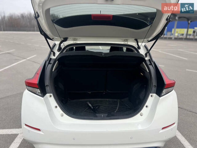 Білий Ніссан Ліф, об'ємом двигуна 0 л та пробігом 147 тис. км за 11500 $, фото 11 на Automoto.ua