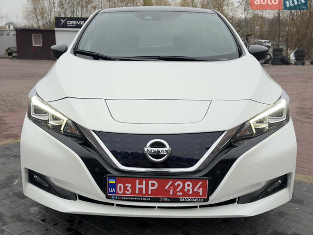 Белый Ниссан Лиф, объемом двигателя 0 л и пробегом 30 тыс. км за 15300 $, фото 1 на Automoto.ua