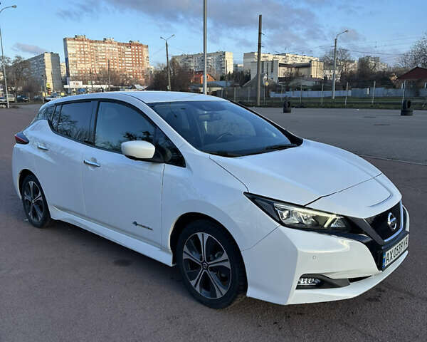 Белый Ниссан Лиф, объемом двигателя 0 л и пробегом 19 тыс. км за 16100 $, фото 3 на Automoto.ua