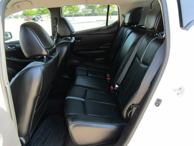 Білий Ніссан Ліф, об'ємом двигуна 0 л та пробігом 39 тис. км за 10500 $, фото 12 на Automoto.ua