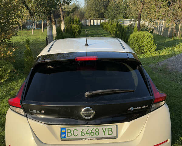 Белый Ниссан Лиф, объемом двигателя 0 л и пробегом 168 тыс. км за 12900 $, фото 4 на Automoto.ua