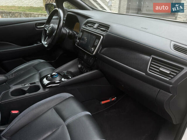 Белый Ниссан Лиф, объемом двигателя 0 л и пробегом 119 тыс. км за 14700 $, фото 21 на Automoto.ua