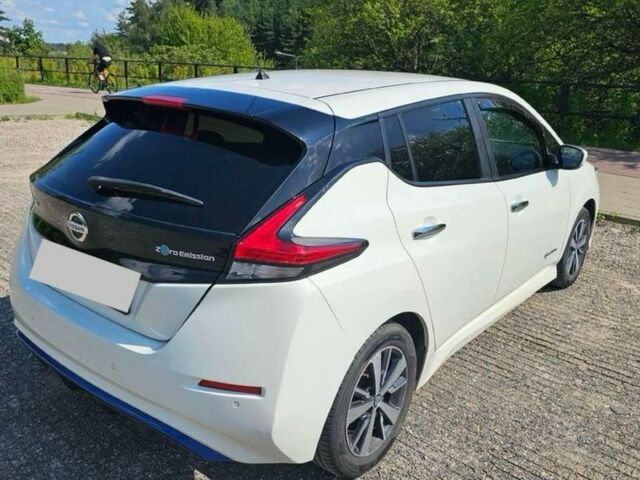 Белый Ниссан Лиф, объемом двигателя 0 л и пробегом 113 тыс. км за 7700 $, фото 5 на Automoto.ua